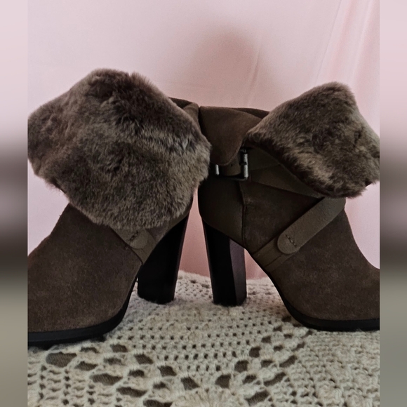 New ! Calvin Klein Taupe Leather and Fur Booties, size 7.5. - Picture 12 of 16